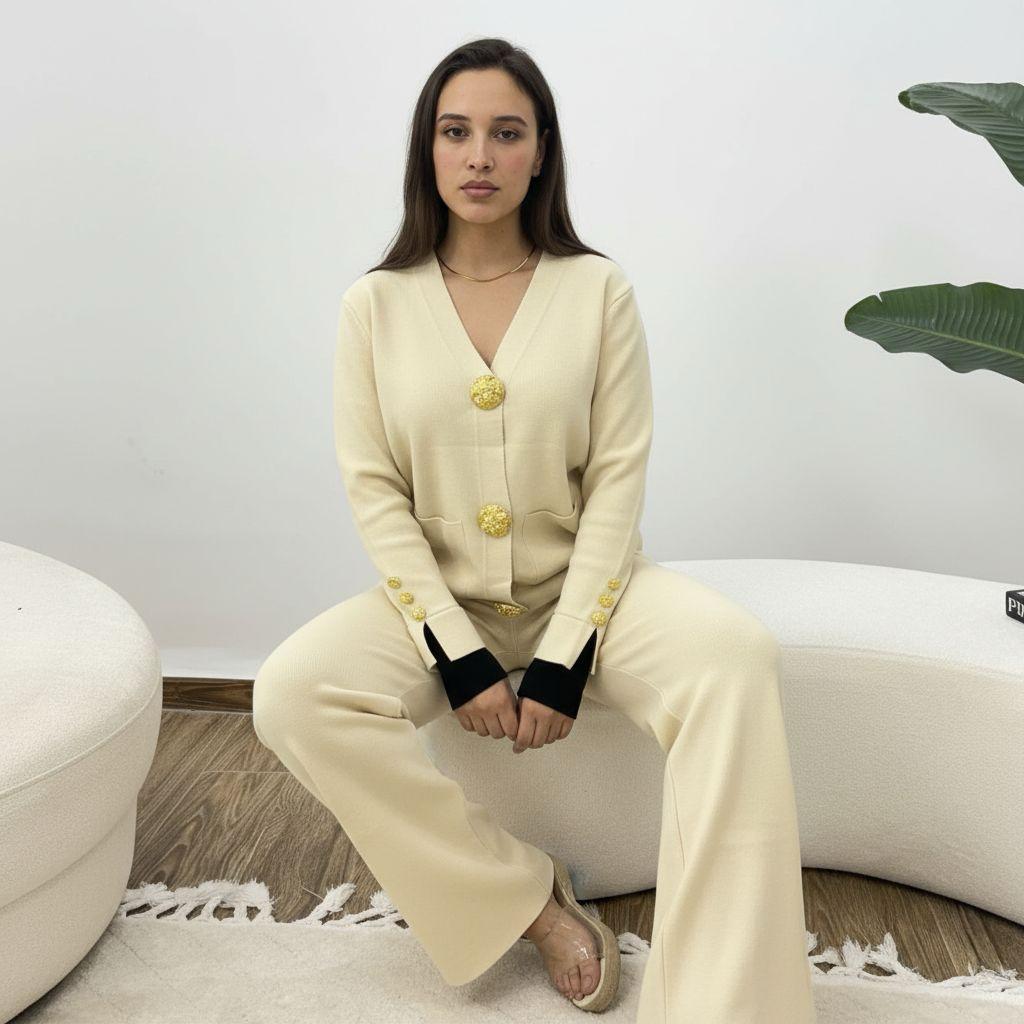 Ensemble Femme – Crème & Boutons Dorés